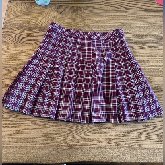 Divided Plaid Skirt - Burgundy and White 8 - Picture 3 of 5